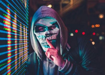 Η αποκάλυψη ενός χάκερ – «Με αυτό τον τρόπο σας κλέβουμε τα δεδομένα από τα κινητά»