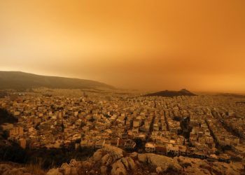 Καιρός: «Κοκτέιλ» αφρικανικής σκόνης, ζέστης και λασποβροχών – Πού θα δείξει 30αρια ο υδράργυρος
