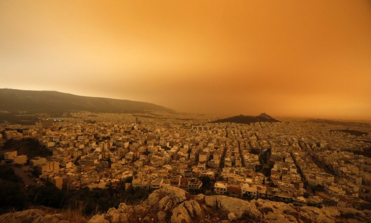 Καιρός: «Κοκτέιλ» αφρικανικής σκόνης, ζέστης και λασποβροχών – Πού θα δείξει 30αρια ο υδράργυρος