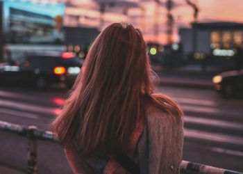 Θεσσαλονίκη: Τρόμος για 14χρονη – Ανήλικες την απείλησαν με μαχαίρι, τη λήστεψαν και την ξυλοκόπησαν