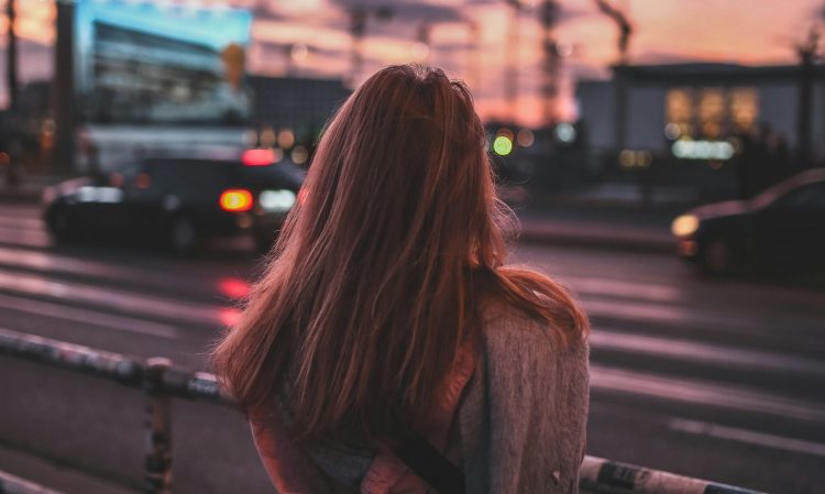 Θεσσαλονίκη: Τρόμος για 14χρονη – Ανήλικες την απείλησαν με μαχαίρι, τη λήστεψαν και την ξυλοκόπησαν
