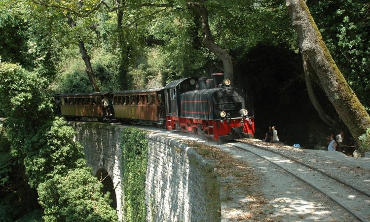 Πήλιο: Ξανά στις ράγες το τρενάκι της περιοχής – Μία αξέχαστη διαδρομή στο βουνό των Κενταύρων
