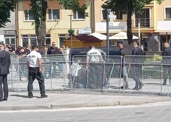 Σλοβακία: Πυροβόλησαν τον πρωθυπουργό Ρόμπερτ Φίτσο – Μεταφέρθηκε στο νοσοκομείο