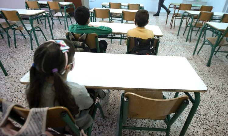 Ανατροπές στην εκπαίδευση: Όλο το σχολείο στον υπολογιστή – Τι ανακοινώνει αύριο ο Πρωθυπουργός