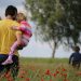 Τρίτεκνες οικογένειες: Πώς ο ισοσκελισμός επιδομάτων με τους πολύτεκνους θα βοηθήσει στο δημογραφικό