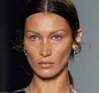 7 bronzer που χαρίζουν ηλιοκαμένο & σμιλεμένο πρόσωπο μαζί