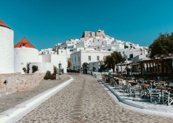 Travel Weekly: Η Αστυπάλαια, το κορυφαίο «μυστικό» νησί της Ελλάδας για τους Βρετανούς