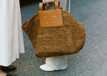 Οδηγός αγοράς: Οι raffia bags που θα φορέσουμε και στην πόλη -Ψάθα παντού