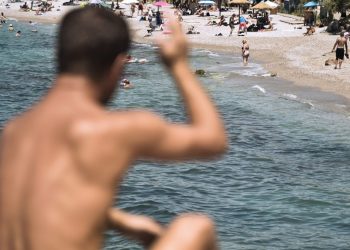 Πεντακάθαρα τα νερά στις παραλίες του Βόλου έπειτα και από τις νέες μετρήσεις