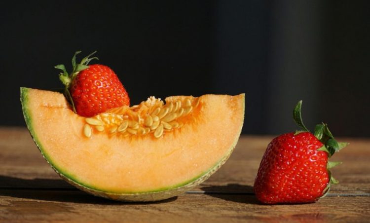 Πεπόνι: Το φρούτο που χρειάζεστε το καλοκαίρι – Με λίγες θερμίδες και υψηλή περιεκτικότητα σε νερό