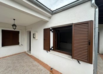 ΤΡΙΚΑΛΑ | ΠΩΛΕΙΤΑΙ ανακαινισμένη μονοκατοικία 90τμ σε διαμπερές οικόπεδο 300τ.μ.