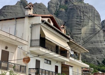 ΠΩΛΕΙΤΑΙ ισόγειο διαμέρισμα 74 τμ με ημιόροφο 74 τμ στην Καλαμπάκα
