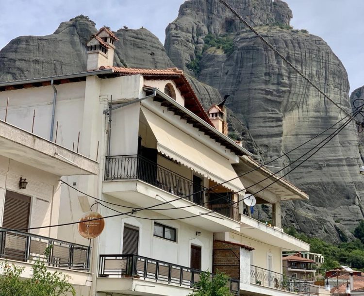 ΠΩΛΕΙΤΑΙ ισόγειο διαμέρισμα 74 τμ με ημιόροφο 74 τμ στην Καλαμπάκα