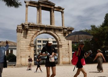 Καιρός: «Καμίνι» η χώρα μέχρι την Δευτέρα με 40άρια – Αλλάζει το σκηνικό από Τρίτη
