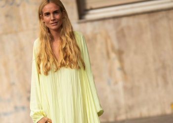 To butter yellow είναι η σοφιστικέ απόχρωση που θα απογειώσει το καλοκαιρινό chic