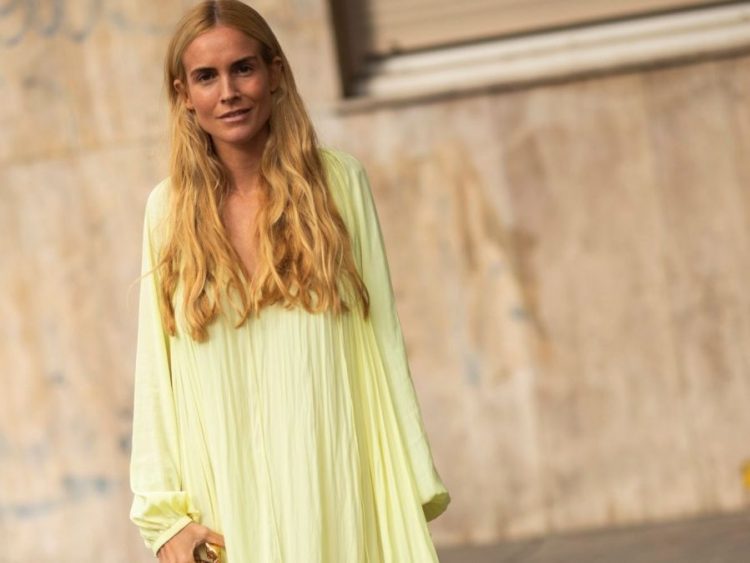 To butter yellow είναι η σοφιστικέ απόχρωση που θα απογειώσει το καλοκαιρινό chic