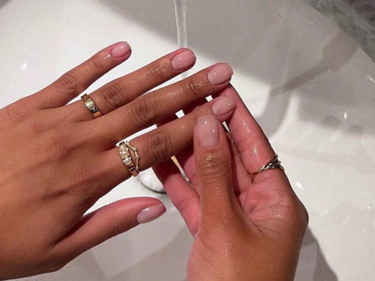 Nude manicure: Όλες οι hot αποχρώσεις του καλοκαιριού