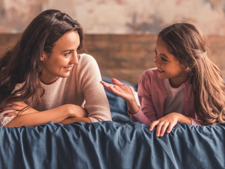5 τρόποι για να γίνετε ο ακροατής που χρειάζεται το παιδί σας
