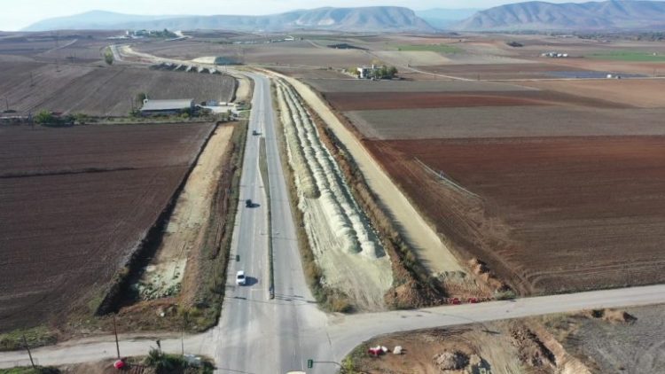 Από παράδρομους η κίνηση στην ε.ο. Τρικάλων -Λαρισας