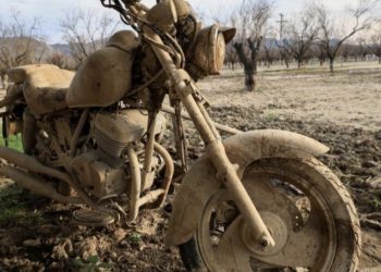 Λίμνη Κάρλα: Τι βρήκαν μόλις τα νερά της πλημμύρας άρχισαν να υποχωρούν