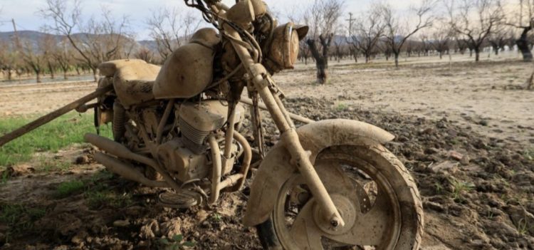 Λίμνη Κάρλα: Τι βρήκαν μόλις τα νερά της πλημμύρας άρχισαν να υποχωρούν