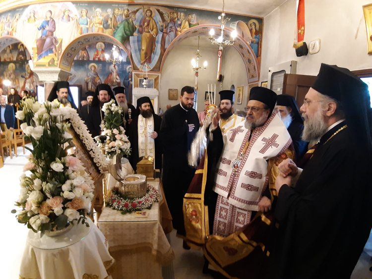 Τα Τρίκαλα υποδέχτηκαν τον προστάτη Άγιο τους