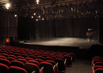 Η Αιώνια πάλη των δύο φύλων και η αμφισβήτηση των στέρεων προτύπων στη θεατρική παράσταση των εκπαιδευτικών της ΔΔΕ Τρικάλων
