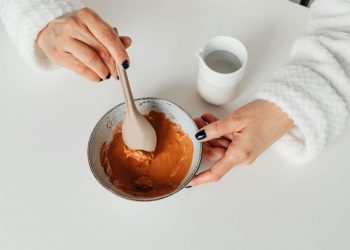 Πώς θα φτιάξεις μόνη σου ενυδατική σώματος, με δύο υλικά