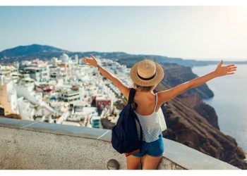 mAiGreece: Διαθέσιμος από σήμερα ο Ψηφιακός Βοηθός Τεχνητής Νοημοσύνης για τις διακοπές στην Ελλάδα
