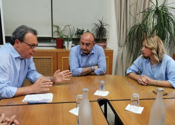 Πλημμύρες, ΔΕΥΑ, ενεργειακό στη συνάντηση Σακκά – Φάμελλου