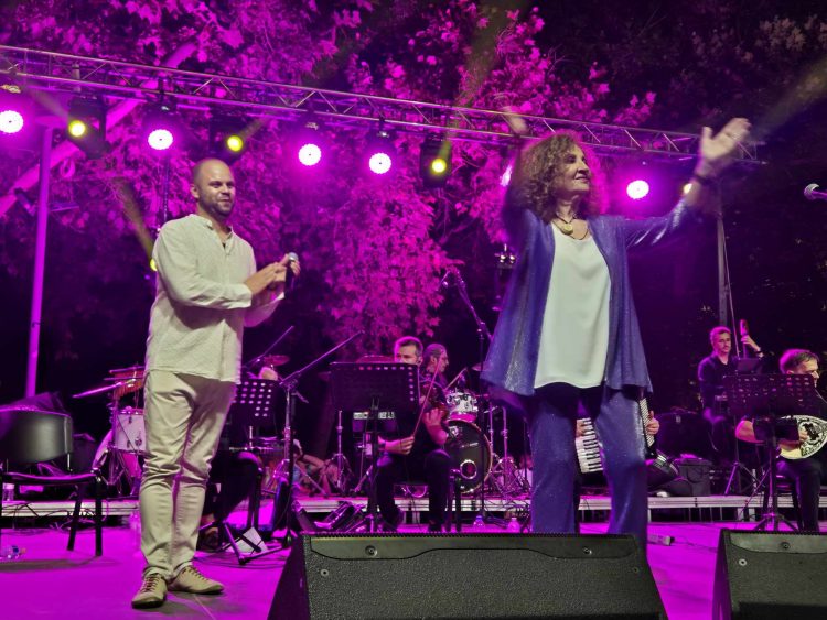Μάγεψε το κοινό η Γλυκερία σε μια μοναδική συναυλία στα Τρίκαλα