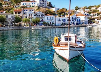 Ποιοι προορισμοί «βουλιάζουν» το τριήμερο του Αγίου Πνεύματος