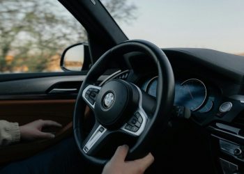 Δίπλωμα οδήγησης: Αλλάζουν τα όρια ηλικίας – Ποιοι δεν θα πιάσουν ξανά τιμόνι
