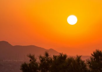 Καιρός: Έρχεται πολύ θερμή αέρια μάζα από την Αφρική – Ποιες περιοχές θα ξεπεράσουν τους 40 βαθμούς