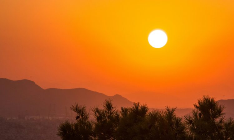 Καιρός: Έρχεται πολύ θερμή αέρια μάζα από την Αφρική – Ποιες περιοχές θα ξεπεράσουν τους 40 βαθμούς