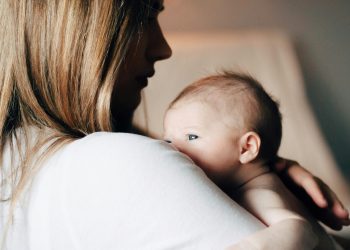 Γέννησε η πρώτη γυναίκα στην Ελλάδα μετά από μεταμόσχευση ωοθηκών