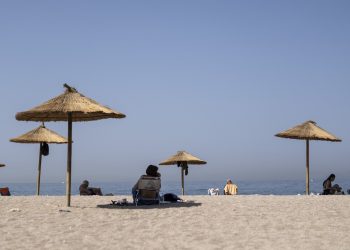Καιρός: Ξεκινά η θερμή εισβολή – Οι περιοχές που «φλερτάρουν» με 40άρια
