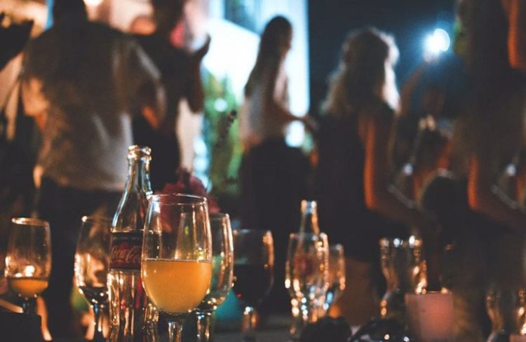 Συλλήψεις σε γνωστό κατάστημα της πόλης για διατάραξη κοινής ησυχίας τα ξημερώματα της Κυριακής