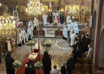 Το σκήνωμα του Μακαριστού Μητροπολίτου Αγαθόνικου τέθηκε σε δημόσιο προσκύνημα