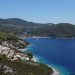 Η παραλία της Μαγνησίας με τα άπειρα πεύκα και τον βράχο που χωρίζει την ακτή στη μέση