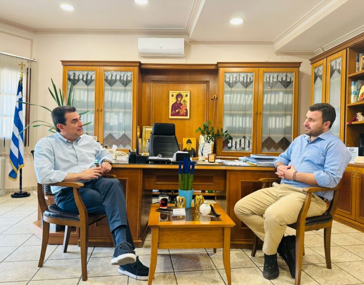 Στον Δήμαρχο Μετεώρων Λ. Αβραμόπουλο ο Υπουργός Ανάπτυξης Κ. Σκρέκας