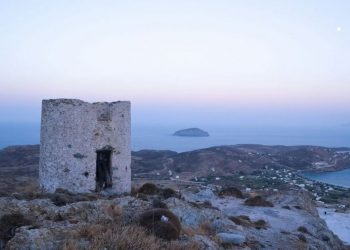 Σέριφος: Το διαμάντι των Κυκλάδων που απέχει μόλις δυο ώρες από τον Πειραιά
