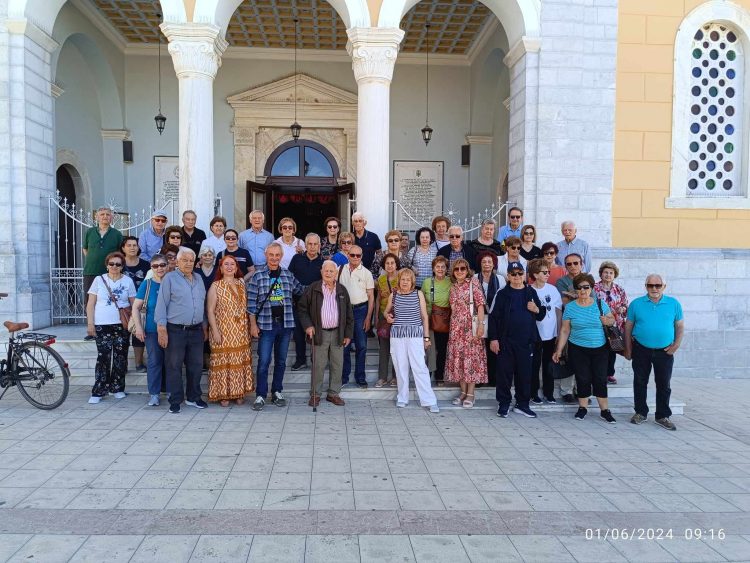 Ξεναγήθηκαν στις ομορφιές της Καλαμάτας και της Πύλου οι συνταξιούχοι έμποροι