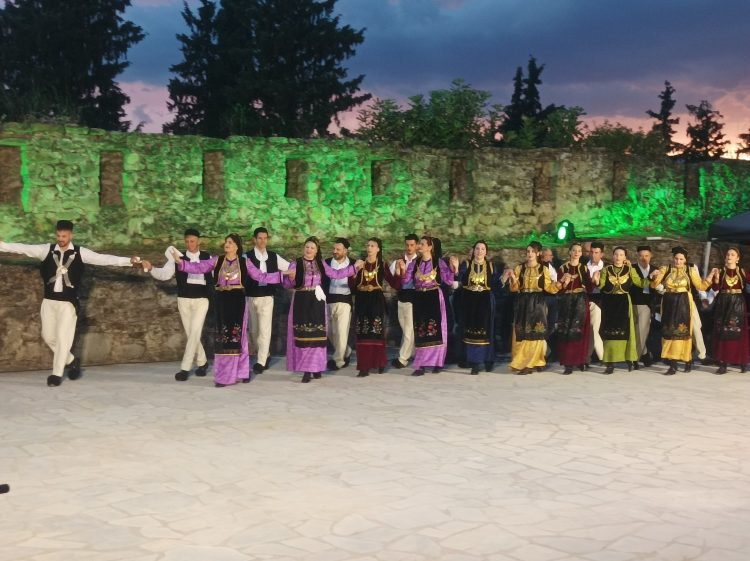 Μουσικοχορευτική πανδαισία προσέφερε ο Χορευτικός Όμιλος Τρικάλων