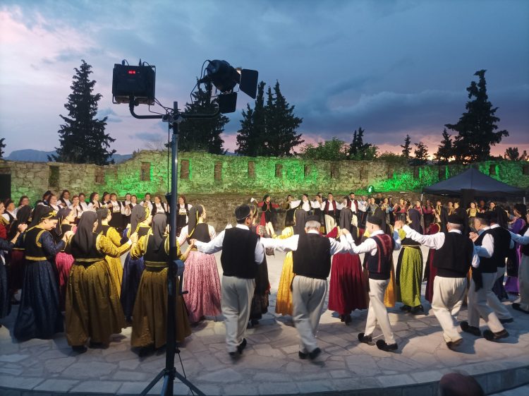Μουσικοχορευτική πανδαισία προσέφερε ο Χορευτικός Όμιλος Τρικάλων