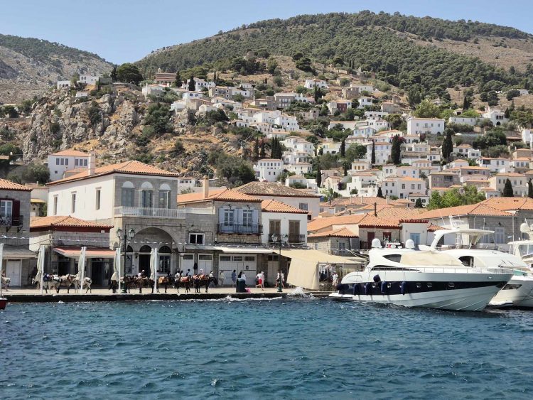 Ύδρα: Ένα γραφικό νησί πλούσιο σε ιστορία και φυσική ομορφιά (φωτορεπορτάζ)