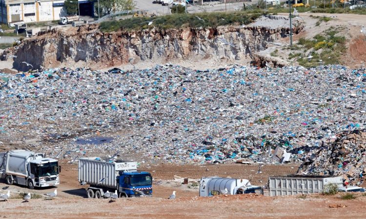 «Τον παρέσυρε το ίδιο του το φορτηγό» – Πώς έχασε την ζωή του ο 59χρονος στον ΧΥΤΑ Φυλής