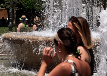 Καιρός – Μαρουσάκης: «Θα σπάσει στα δύο η χώρα, προσοχή στους κεραυνούς» – Πότε υποχωρεί ο καύσωνας
