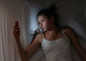 Τι φταίει και ξυπνάτε συχνά τη νύχτα – Συμβουλές για να μη συμβαίνει