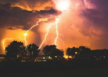 «Καμπανάκι» Τσατραφύλλια: Πτώση υδραργύρου έως 10 βαθμούς, χαλαζοπτώσεις και ισχυροί κεραυνοί